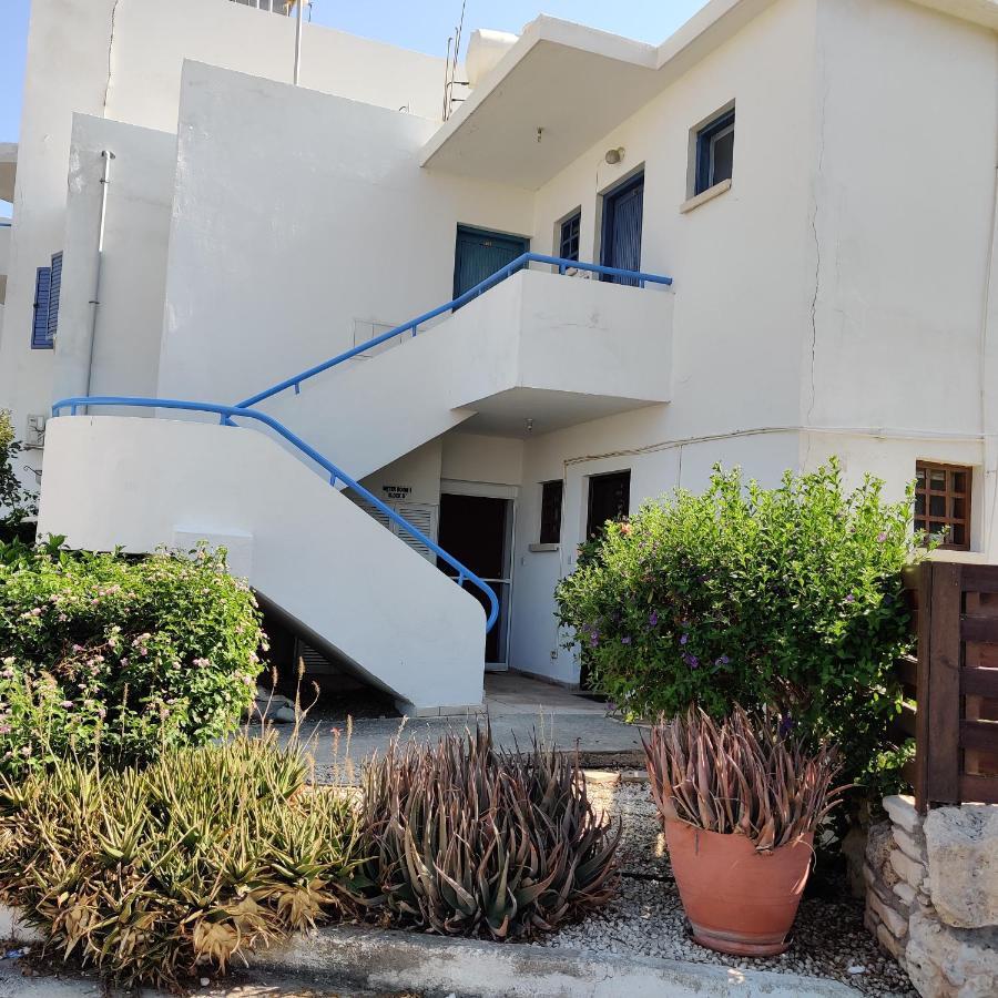 Lovely 1-Bedroom Unit @ Fabulous Location Paphos Exterior foto